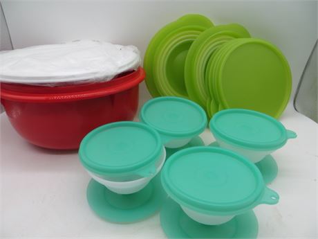 NEW VINTAGE TUPPERWARE 3 PC. MIXING BOWL SET, "FLAT OUT" CONTAINER & SUNDAE CUPS