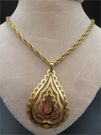 Vintage 1960's Crown Trifari Gold Tone Pendant Necklace