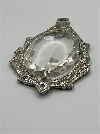Victorian art deco, Centerstone metal base pendant