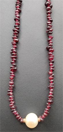 Gold tone Pearl and Garnet chunk necklace 16 inches