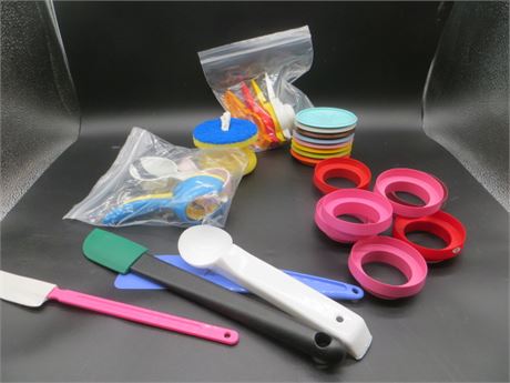 NEW VINTAGE TUPPERWARE EGG SEPARATORS, ICE CREAM SCOOP, SCRUBBY,
