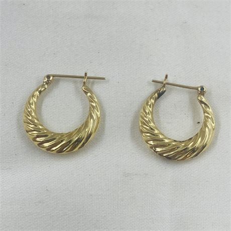 1.66g 14k Gold Earrings