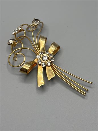 Vintage gold tone and rhinestone flower bouquet brooch