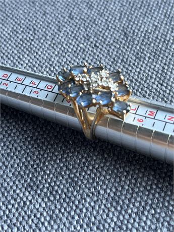 Blue sapphire HGE 18 karat ring