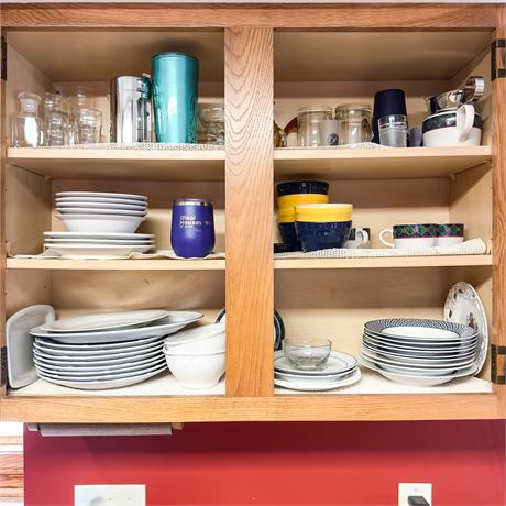 Kitchen Cupboard Lot: Plates & Glassware