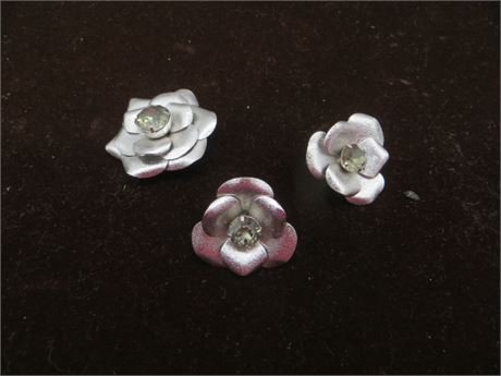 SARAH COVENTRY PIN & EARRINGS SET SILVER TONE