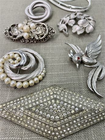 8 pc Art Deco to Mid Century Costume Jewelry Brooch Lot