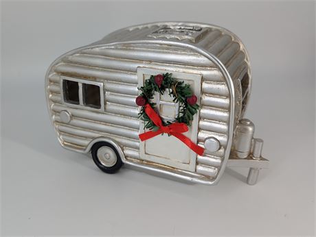 Light Holiday Camper Airstream changes colors