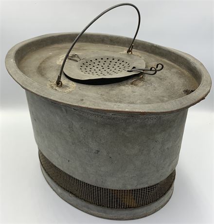 Vintage Galvanized Oval Fishing Bait Minnow Bucket