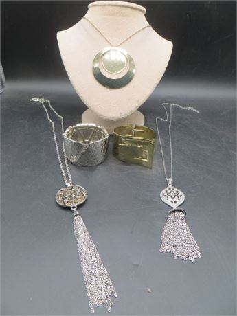 Gold Tone Necklace & Bracelet, 2 Silver Tone Necklaces & Bracelet