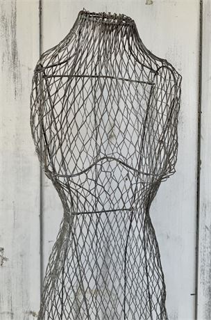 Curvy Couture Chicken Wire Female Mannequin Countertop Boutique Display Form