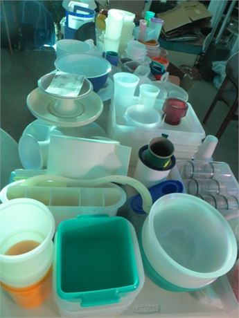 NEW VINTAGE TUPPERWARE TABLE FULL OF SOME OF EVERYTHING NO LIDS