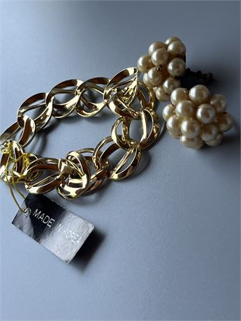 Goldtone bracelet in Korea and pearl earrings lot