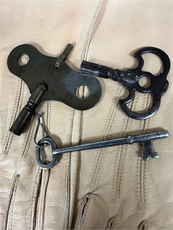 Misc vintage keys lot