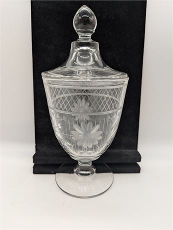 Lovely detailed etched glass candy dish w / lid