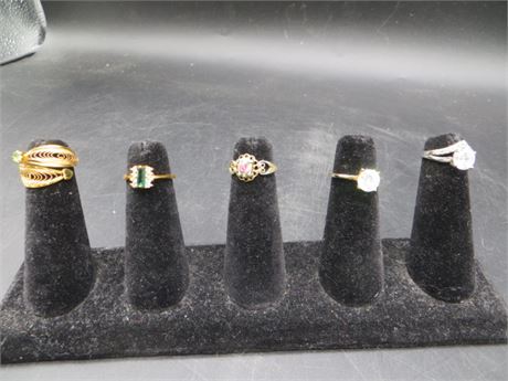 5 Rings Green & Flower Stone Rings