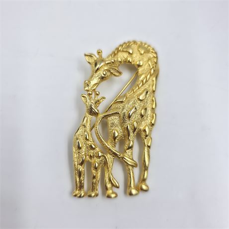 Two giraffes  gold tone, metal brooch