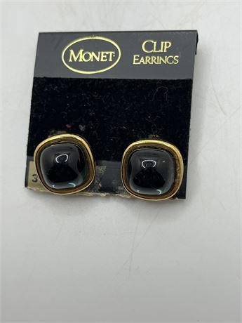 Monet green stone clip earrings