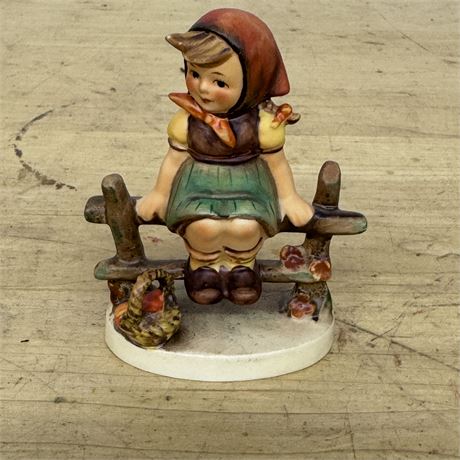 "Just Resting" Hummel