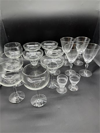 8 Wine Glasses, 5 Daiquiri & 2 Cordials
