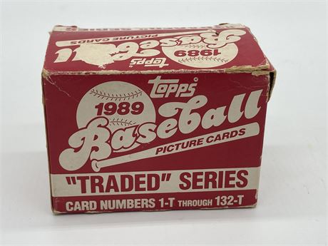 1989 TOPPS TRADED BASEBALL SET WITH BOX
