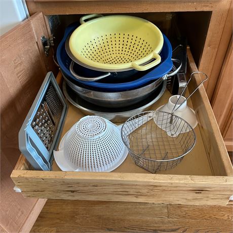 Lot of Assorted Kitchenware