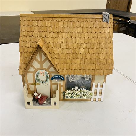 Miniature Doll House w/ Tons of Pieces