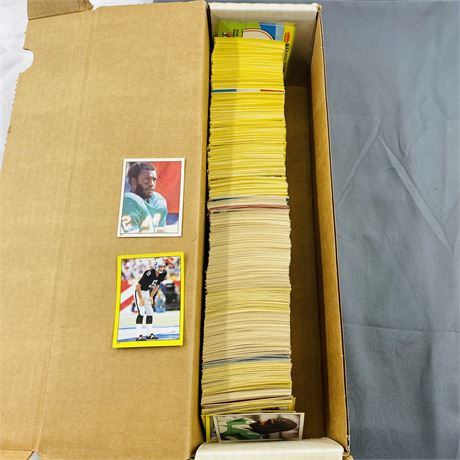 Unsearched 1981 - 82 Topps Football Stickers