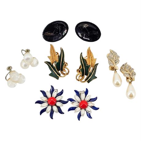 Five Pairs Vtg Screwback & Clip Earrings, incl. Mode Art