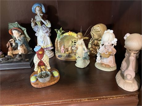 Headvase-figurine shelf lot
