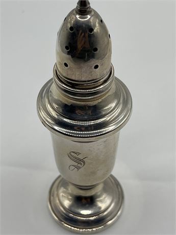 Sterling silver salt shaker 34.81g.