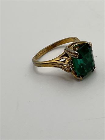 18 karat gold HGE faux emerald vintage ring 2.25 grams
