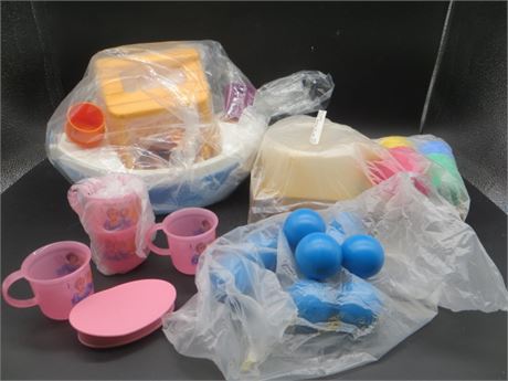 NEW VINTAGE TUPPERWARE NOAH'S ARK, MINI PARTY SET PRIMARY COLORS