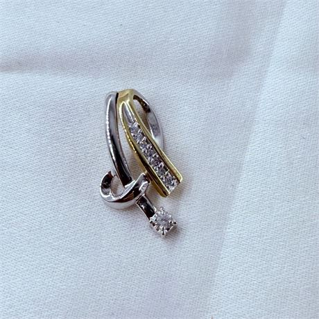 2.83g 14k Gold + Diamond Pendant