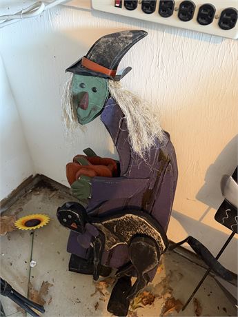 Wood Witch w/Cat