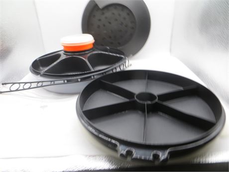 NEW VINTAGE TUPPERWARE HALLOWEEN SERVING CENTER BLACK