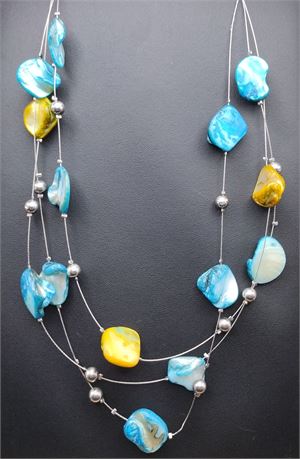 Silvertone 3 strand dyed shell necklace 19 in