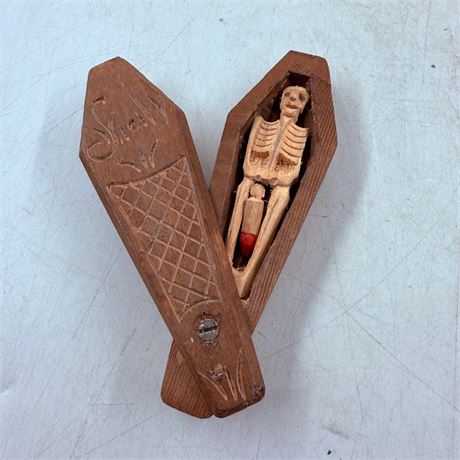 Handmade XXX Carged Skeleton in Coffin