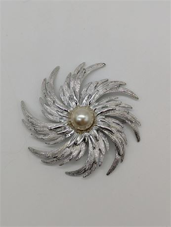 Large Vtg. Sarah Coventry Pinwheel Starburst Brooch Silver Tone Faux Pearl Pin