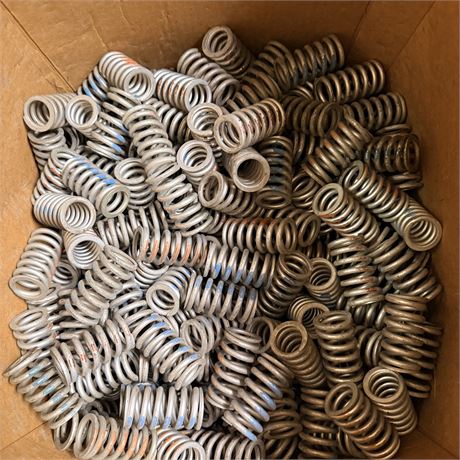 Hundreds of NOS Ford Valve Springs