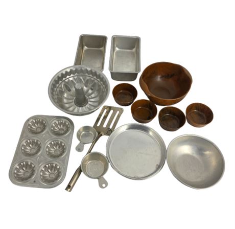 VTG Tin Child's Baking Lot