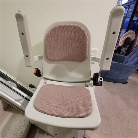 A1 Stairlifts LLC Acorn Stairlift