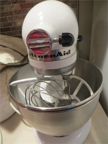 Kitchen Aid Mixer w/2 Bowls & Cover