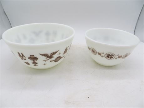 VINTAGE PYREX "EARLY AMERICAN" 1 1/2 QT. & "TOWN & COUNTRY" 1 1/2 PT.