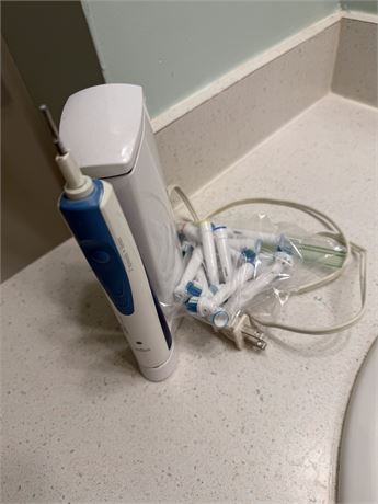 Braun Electric Toothbrush w/New Brushes