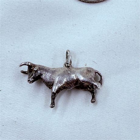 7.3g Sterling Bull Charm / Pendant