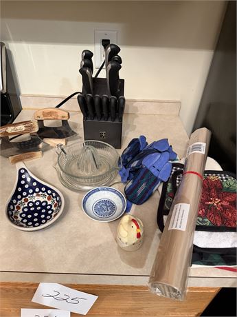 Pastry Cutter, Knives & Caddy, Reamer, Pot Holders, Oven Liners & Spoon Rest