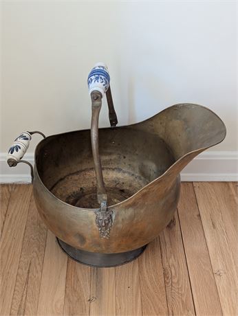 Large 14" T VTG Dutch Copper Lion Head w/ Delft Blue Pottery Handles