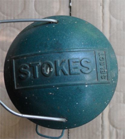 Stokes select bird feeder