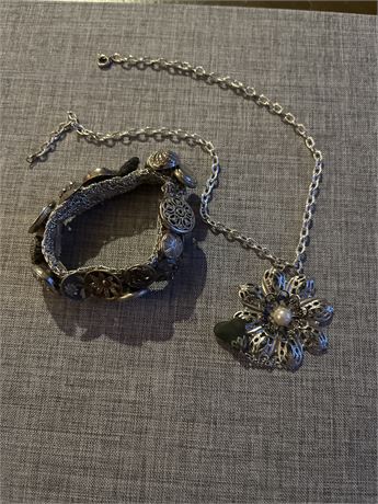 Bracelet and necklace lot